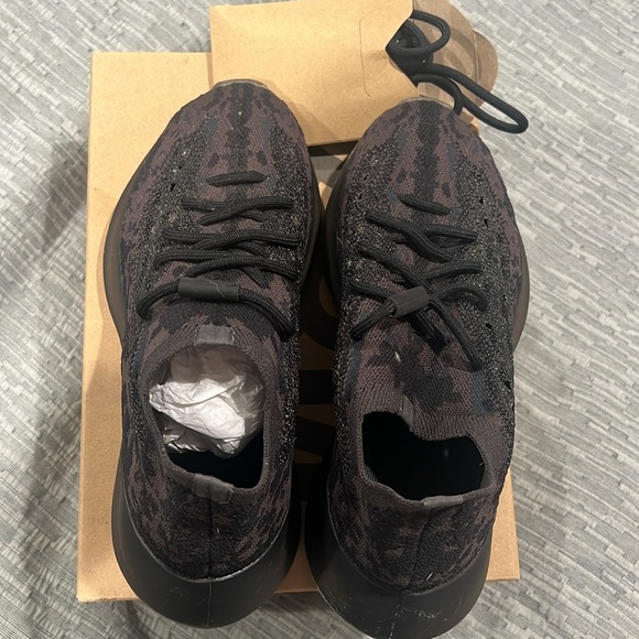 AUTHENTIC YEEZY BOOST 380 ONYNX - Picture 4 of 4